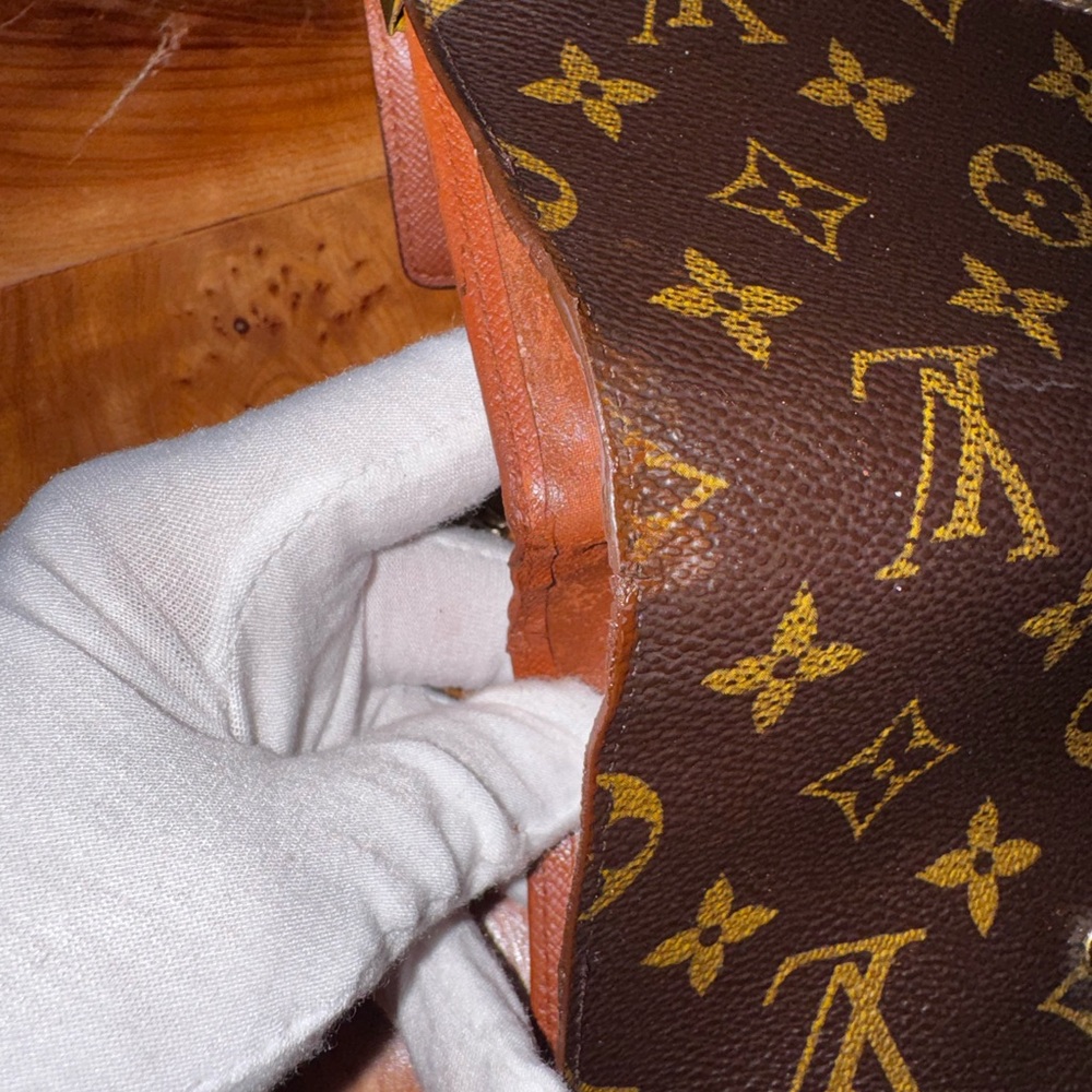 LOUIS VUITTON
Monogram Porte Tresor Etui Papiers
Wallet 1998 france converted - Picture 12 of 16